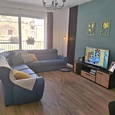 Cherry Blossom Courtyard-5min Walk To Centre Victoria