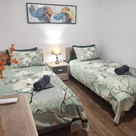 Cherry Blossom Courtyard-5min Walk To Centre Apartamento Victoria